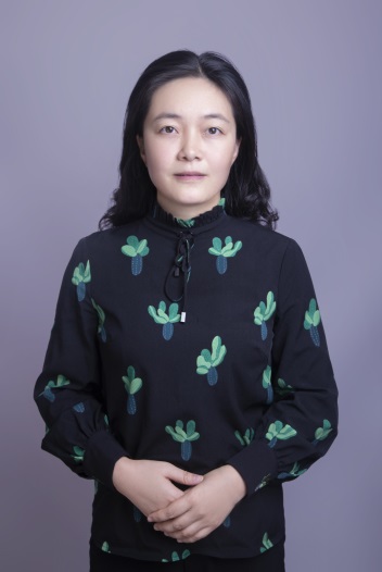 何玲玲.jpg